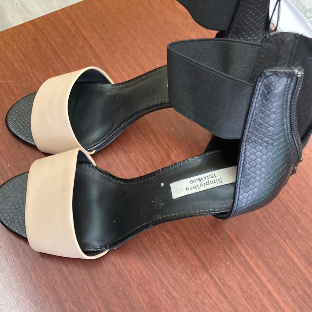 Simply Vera  heel shoes size 8